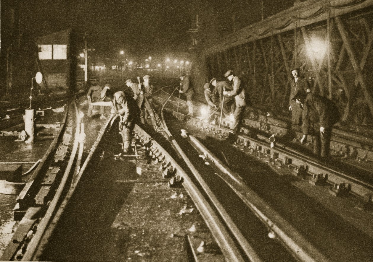 Reparatie van een treinspoor, Charing Cross brug door English Photographer