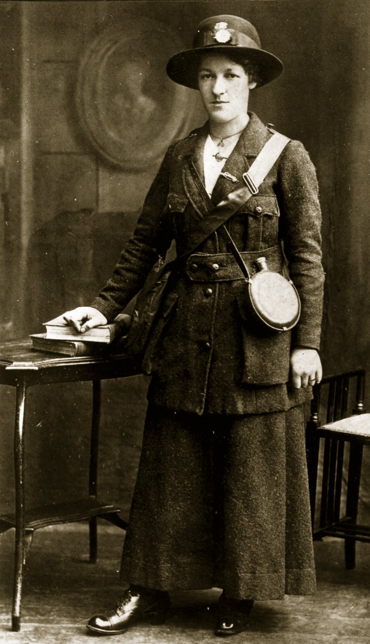 Rose McNamara in Cumann na mBan-uniform door English Photographer