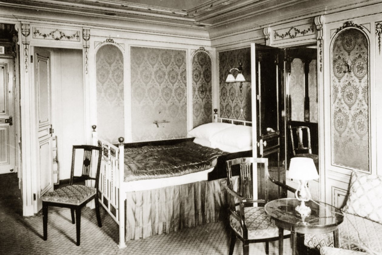 Hut B-58 aan boord van de Titanic, ingericht in Louis XVI-stijl, 1912 door English Photographer