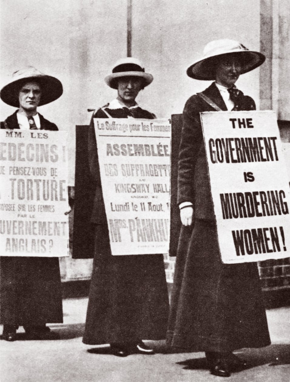Suffragettes, 1913 door English Photographer