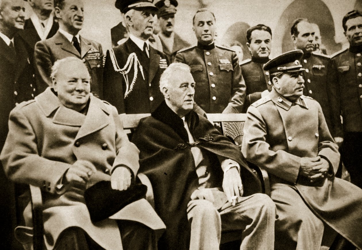 De Grote Drie op de Jalta-conferentie. Premier Churchill, president Roosevelt en generaal Stalin, februari 1945 door English Photographer