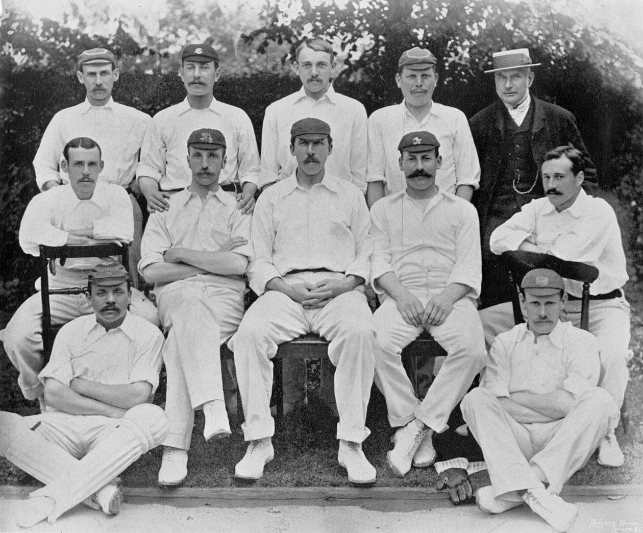 Het Players-team van de Gentlemen v Players-wedstrijd op Lords in 1894, uit Beroemde Cricketspelers en Cricketvelden, gepubliceerd door Hudson en Kearns, 1895 door English Photographer