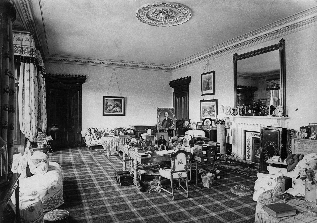 De zitkamer van de koningin, Balmoral Castle door English Photographer