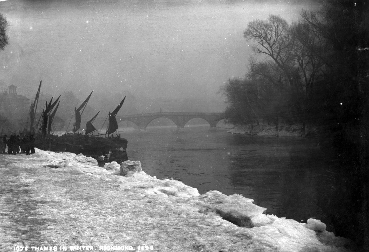 De Theems in de winter, 1895 door English Photographer