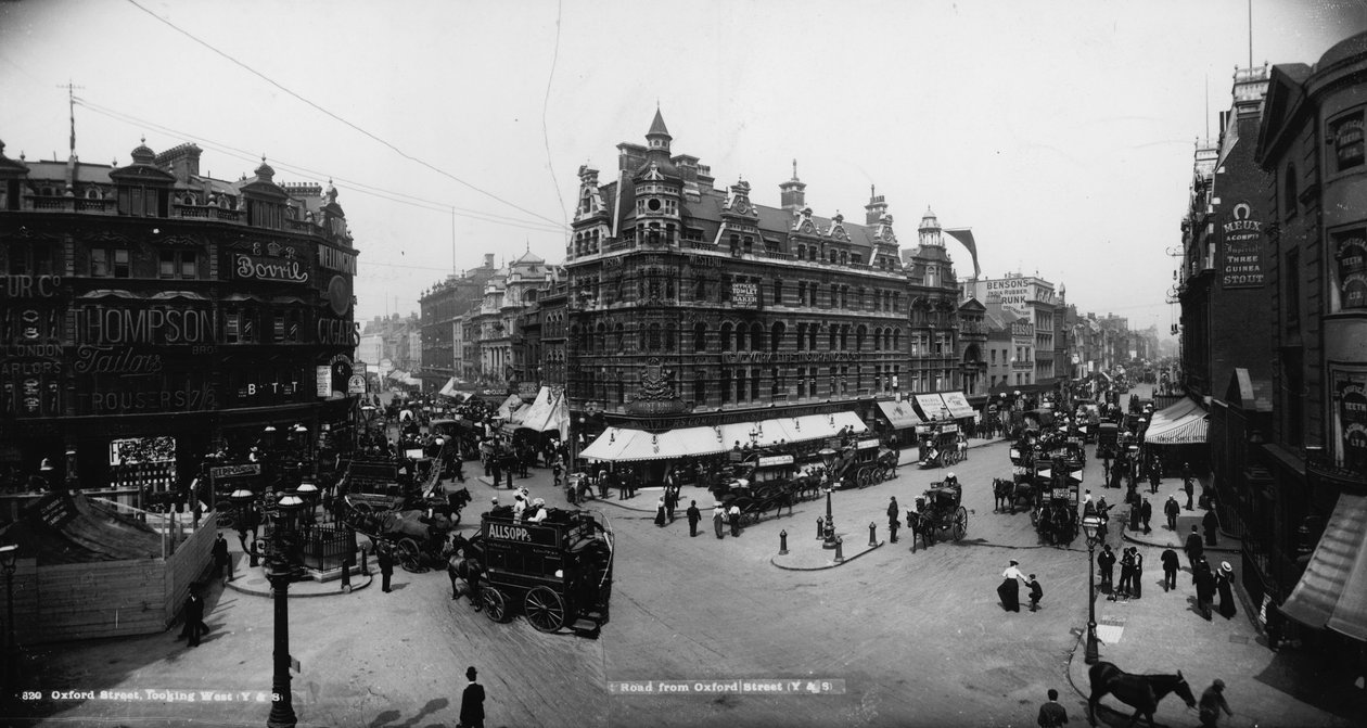 Tottenham Court Road en Oxford Street, Londen door English Photographer