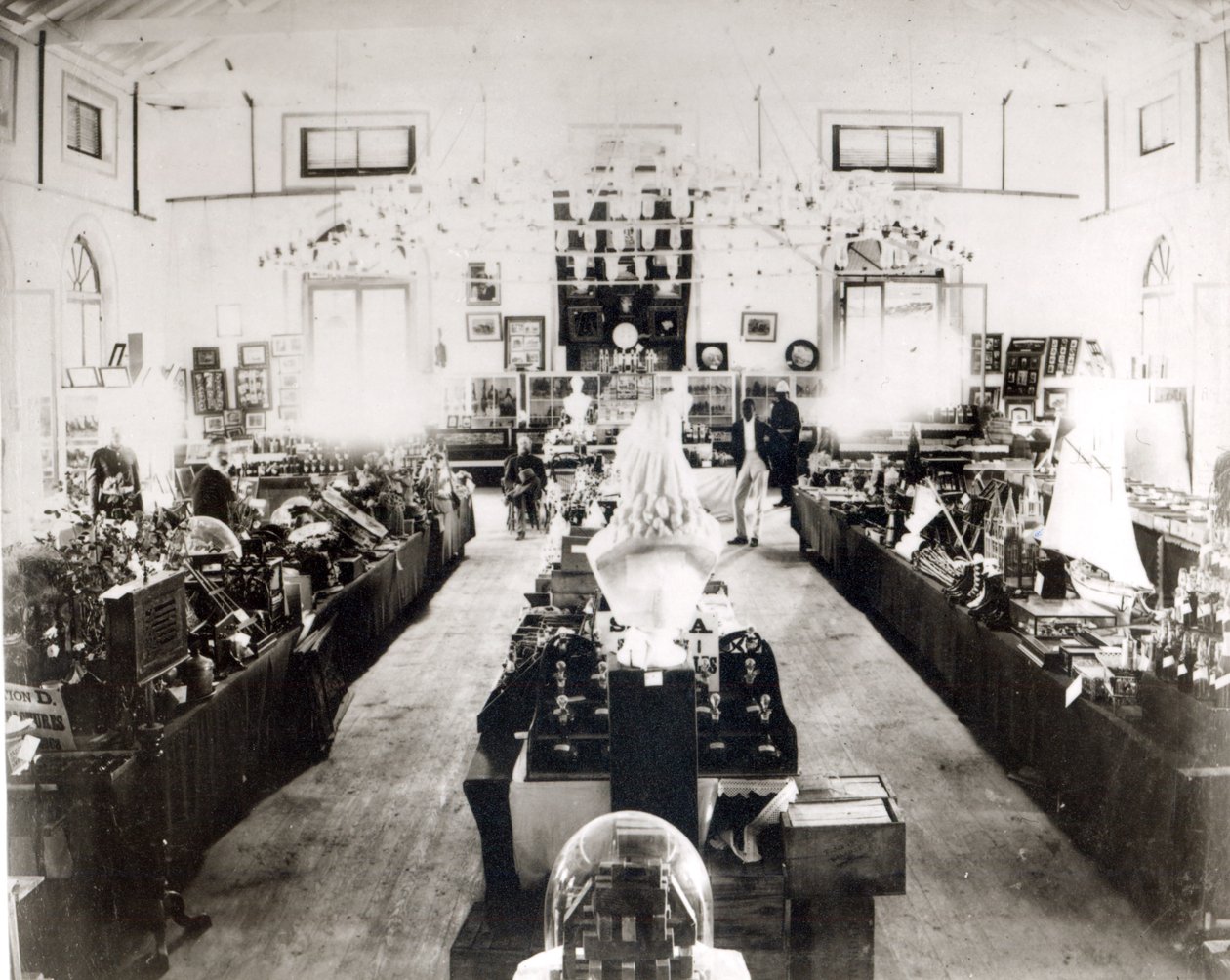 Tentoonstelling Trinidad en Tobago, 1890 door English Photographer