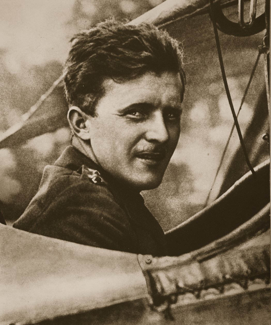 V.C. Overlevende van Oorlogsgevlekte Hemelen, 1917 door English Photographer