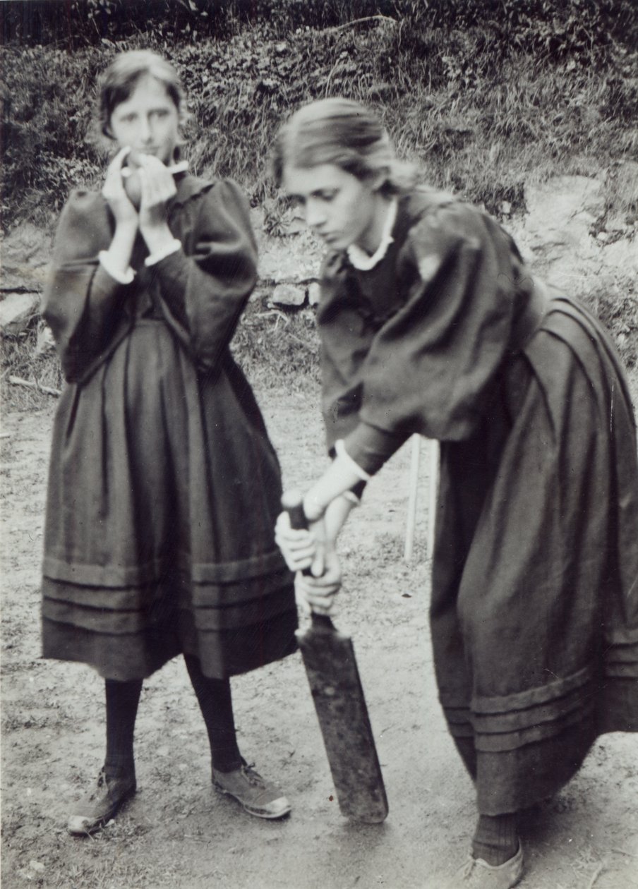 Virginia en Vanessa Stephen, in St. Ives, 1894 door English Photographer