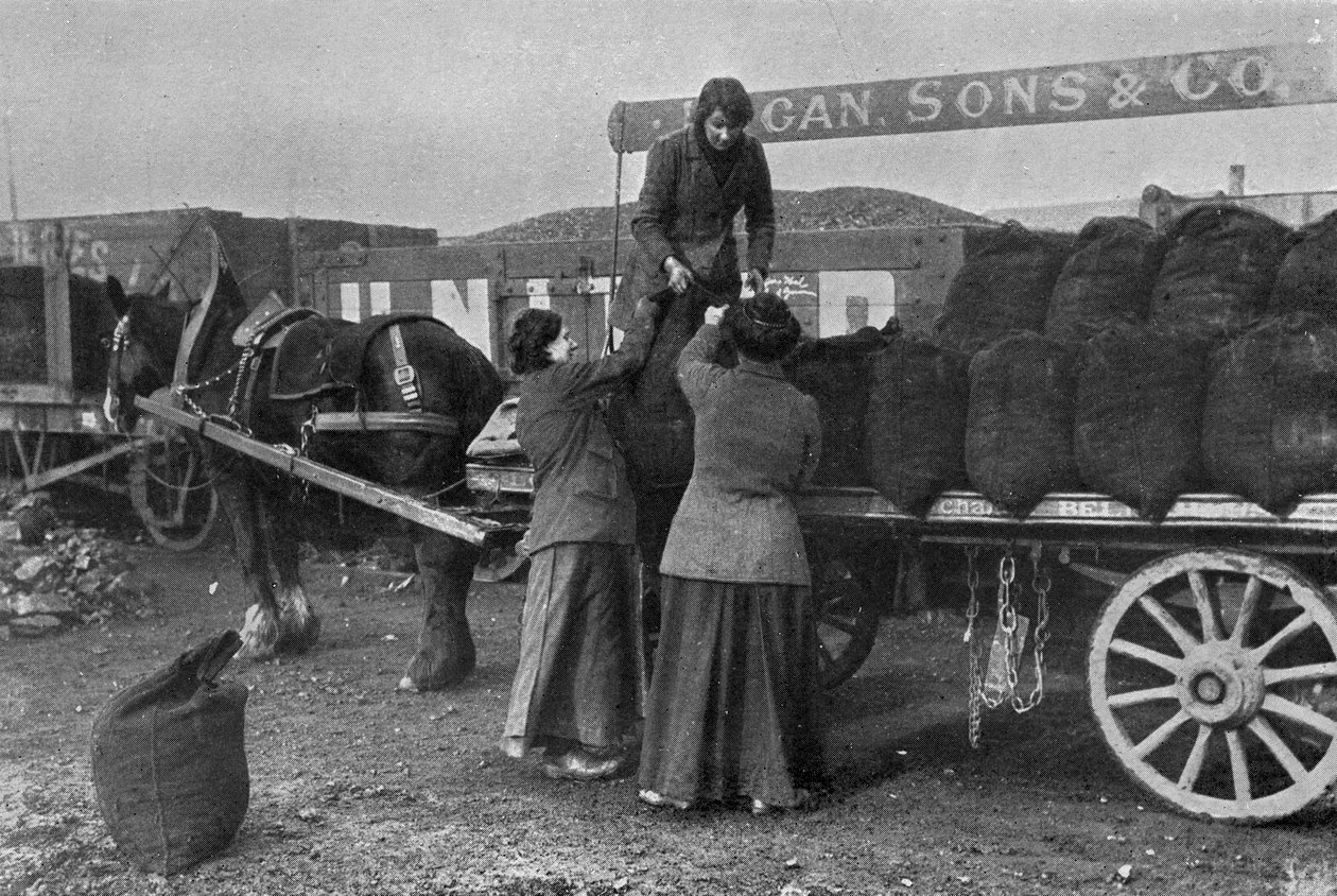 Vrouwen als kolenwerkers, Oorlogsbureau foto