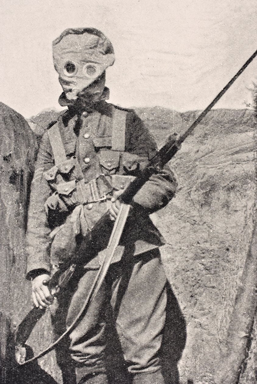 Canadese soldaat met gasmasker in 1915, uit 