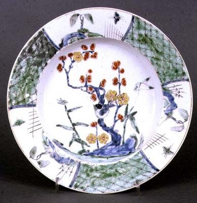 Worcester bord in de Chinese famille verte stijl, ca. 1755 door English School