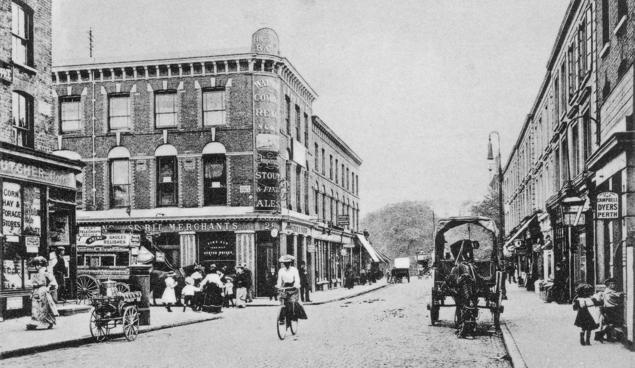 Barn Tavern, Highbury, ca. 1900 door English Photographer