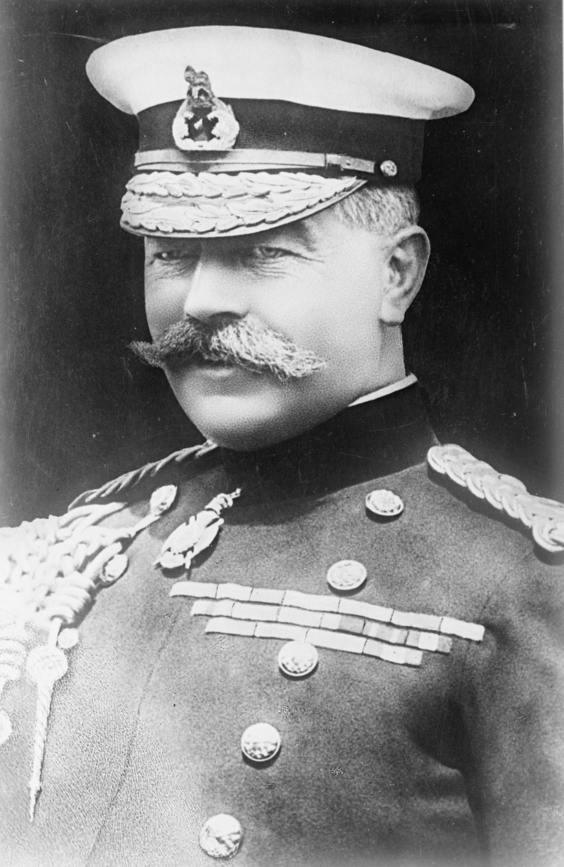 Veldmaarschalk Horatio Herbert Kitchener door English Photographer