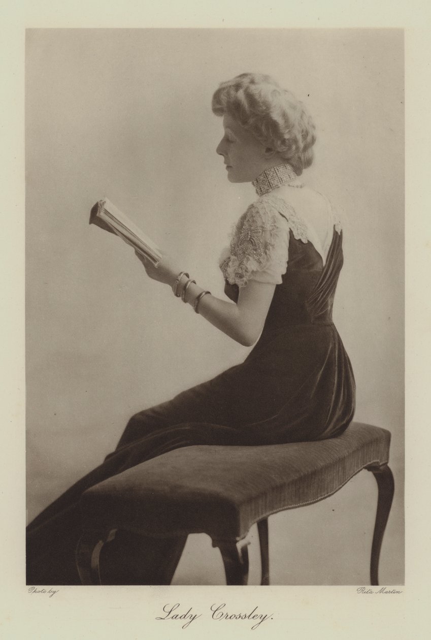 Lady Crossley (z/w foto) door English Photographer