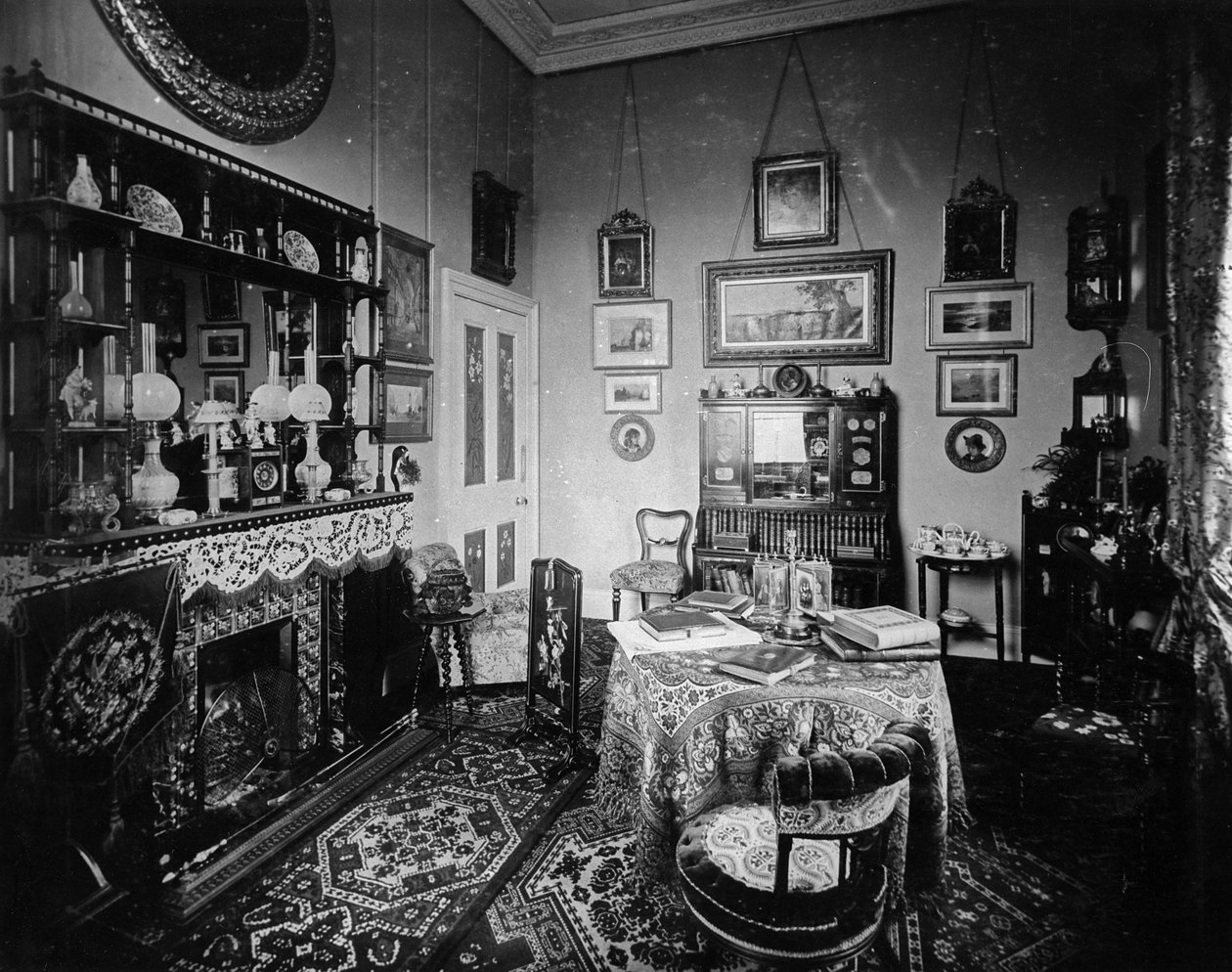 Kamer in de Villa Hohenlohe, Baden-Baden door English Photographer