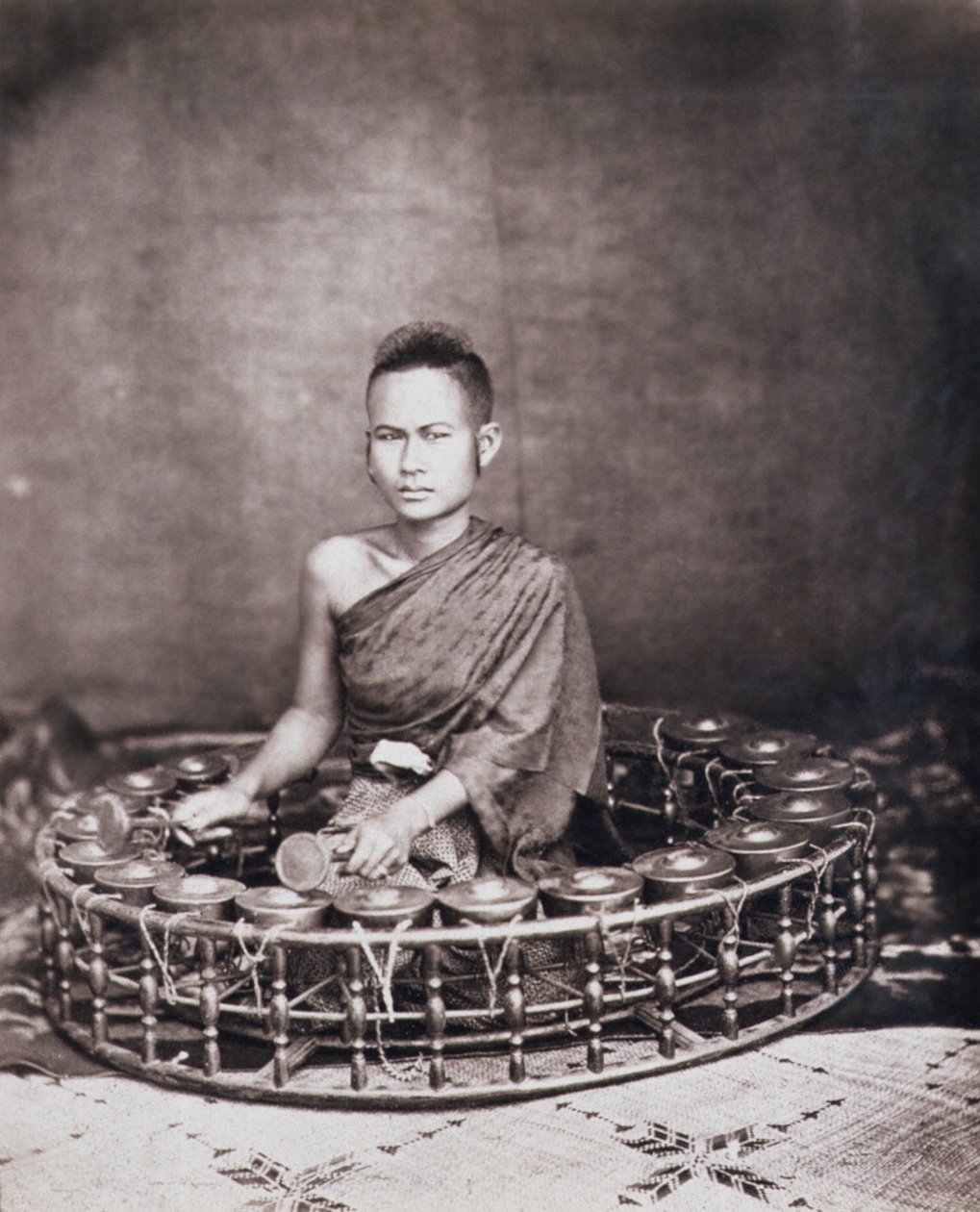 Thaise muzikant, ca. 1870 door English Photographer