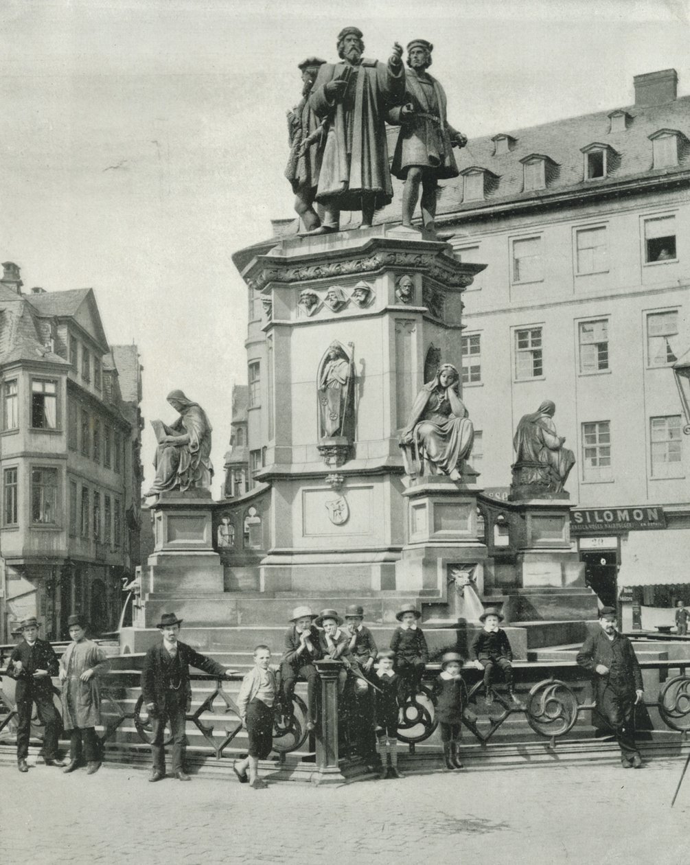 Het Gutenberg Monument, Frankfurt door English Photographer