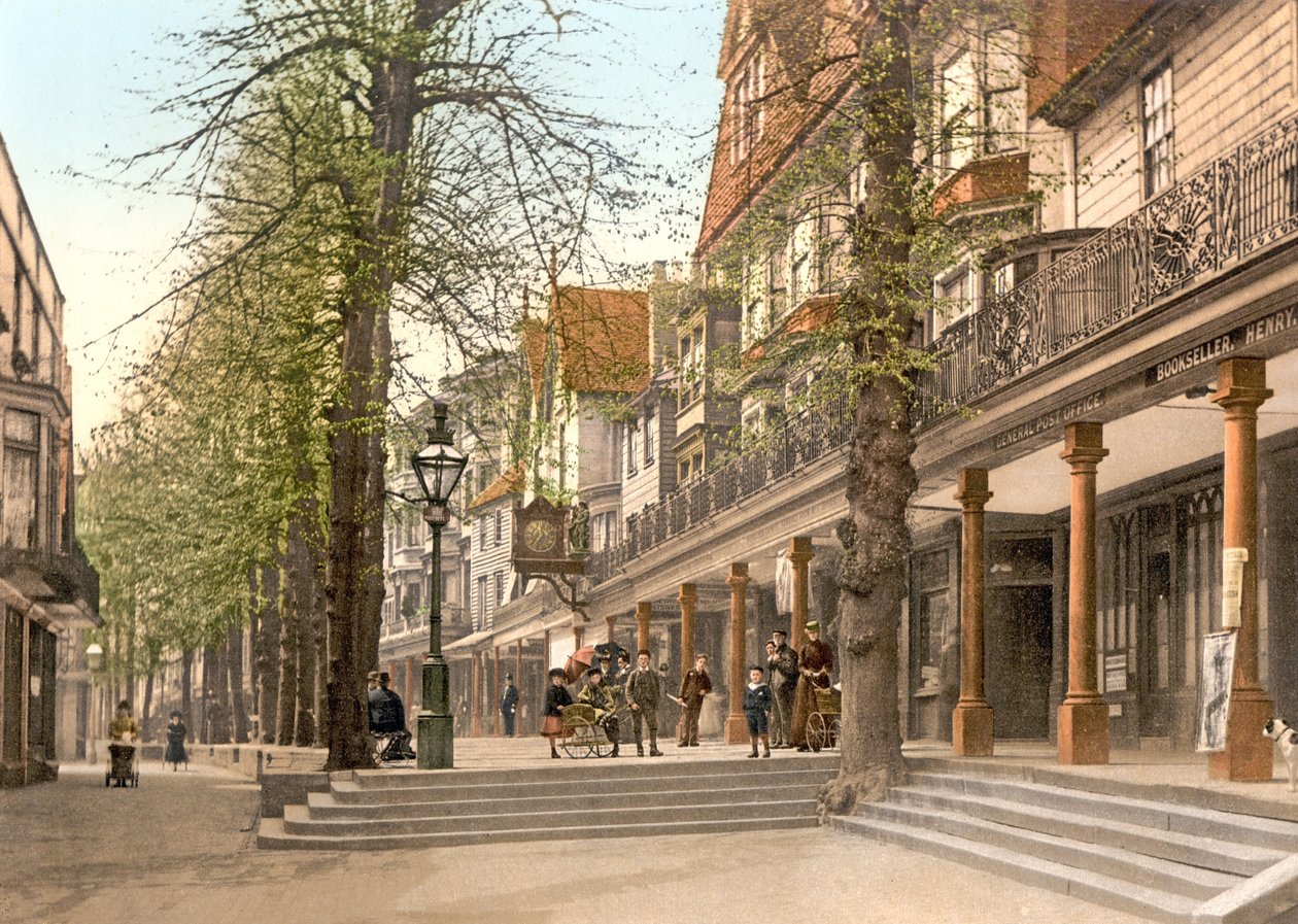 The Pantiles in Tunbridge Wells, 1890-1900 door English Photographer