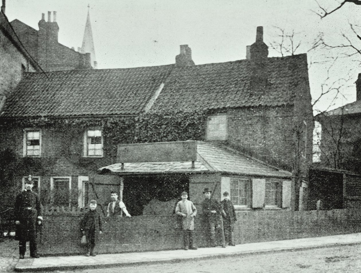 De Smidse, Broadway, Crouch End, 1890 door English Photographer