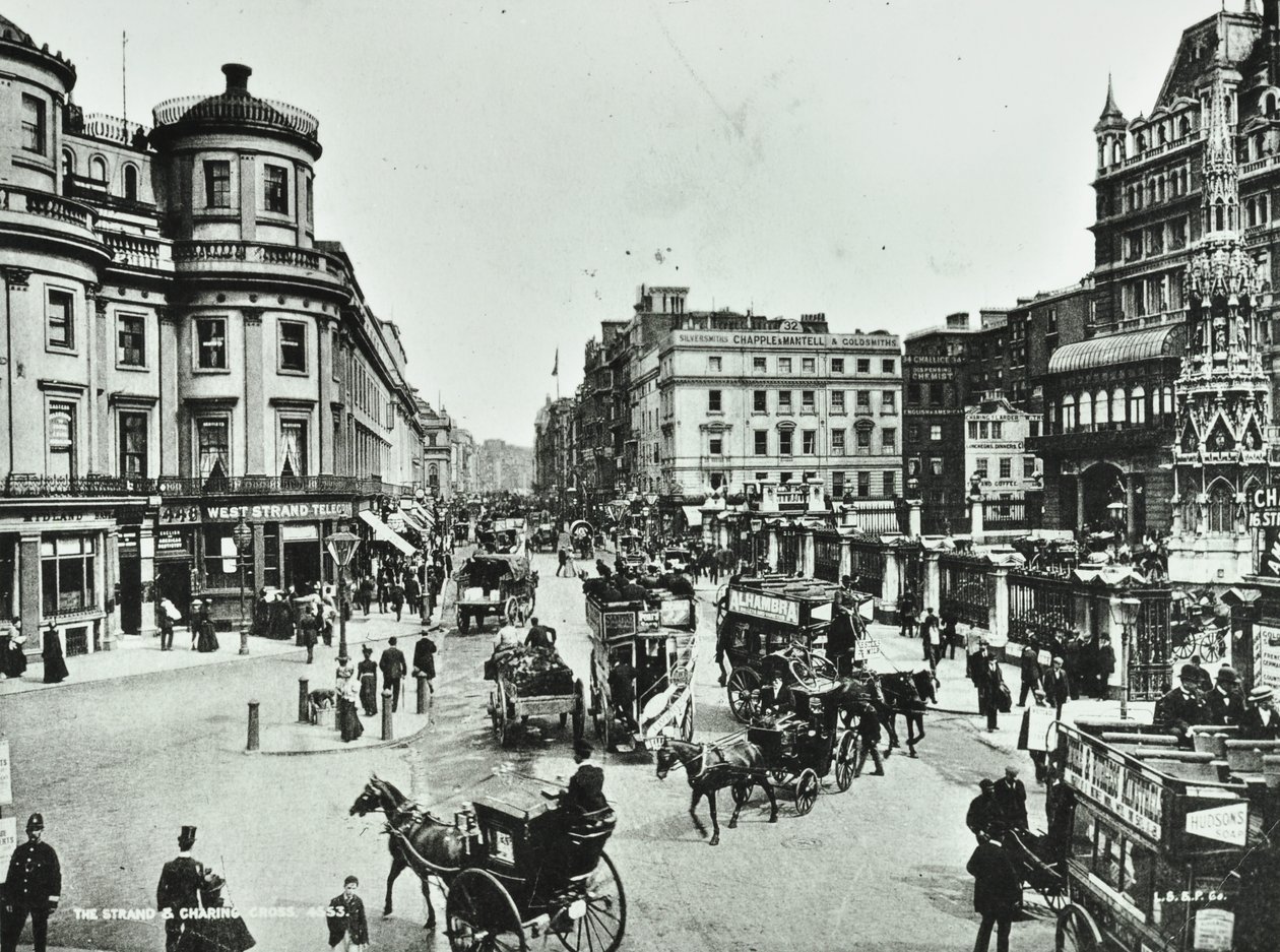 The Strand en Charing Cross, 1897 door English Photographer