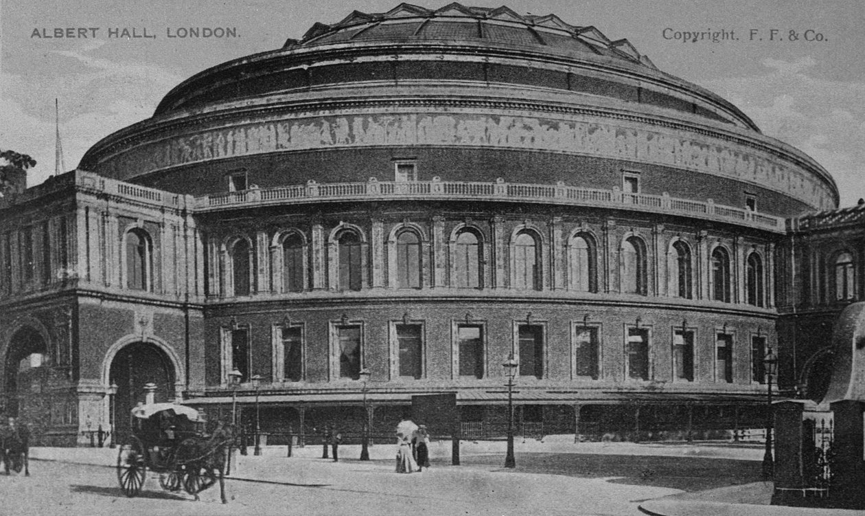 Zicht op de Albert Hall, ca. 1900 door English Photographer