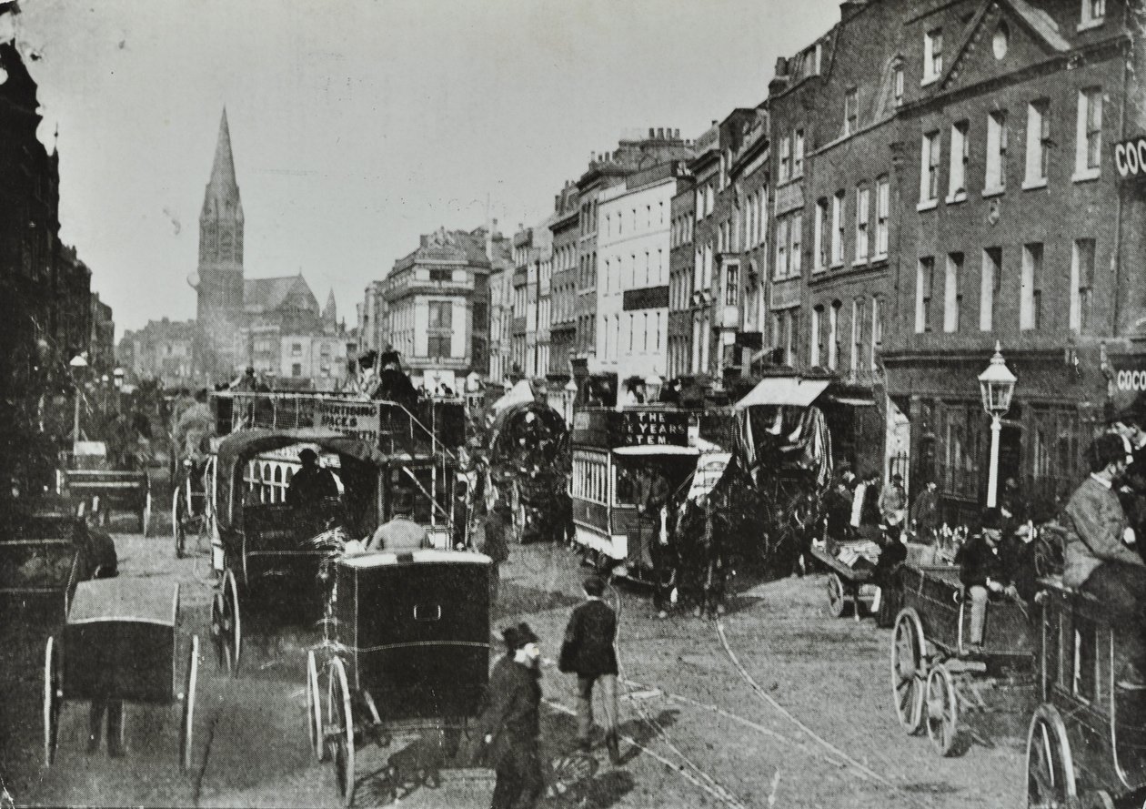 Whitechapel High Street, kijkend naar het oosten, 1890 door English Photographer
