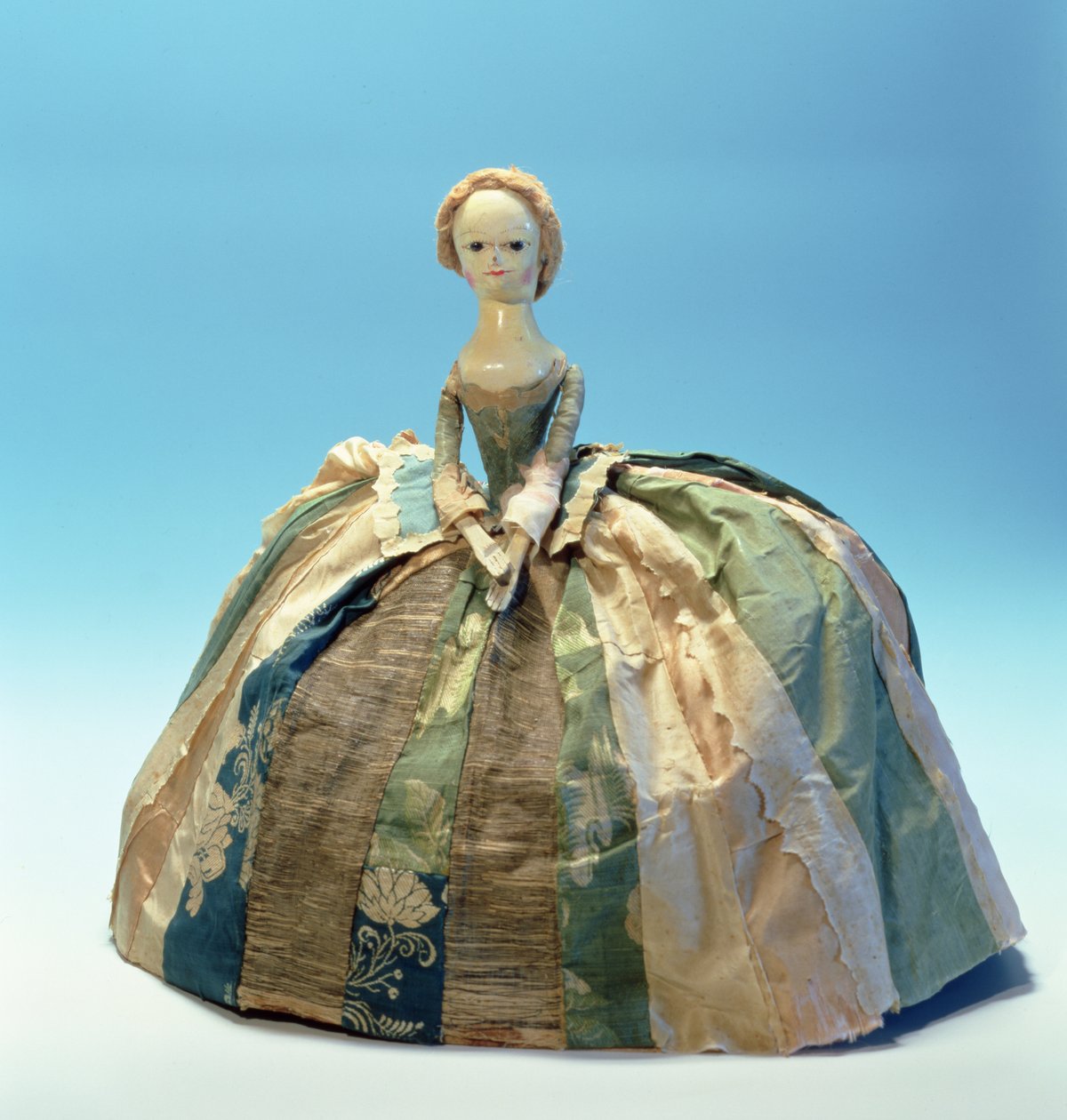 Letitia Penn-pop (hout en textiel) door English School