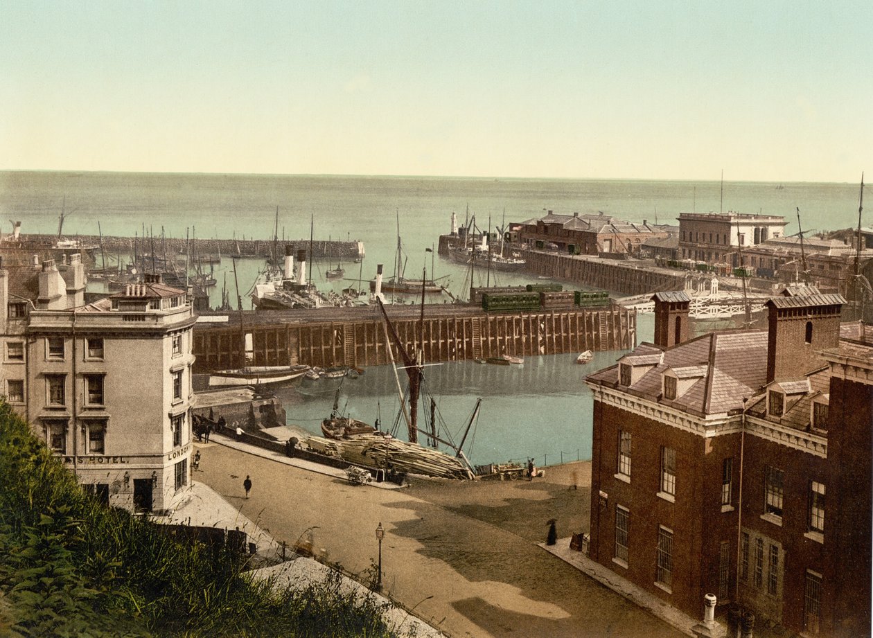 De Haven, Folkestone door English School