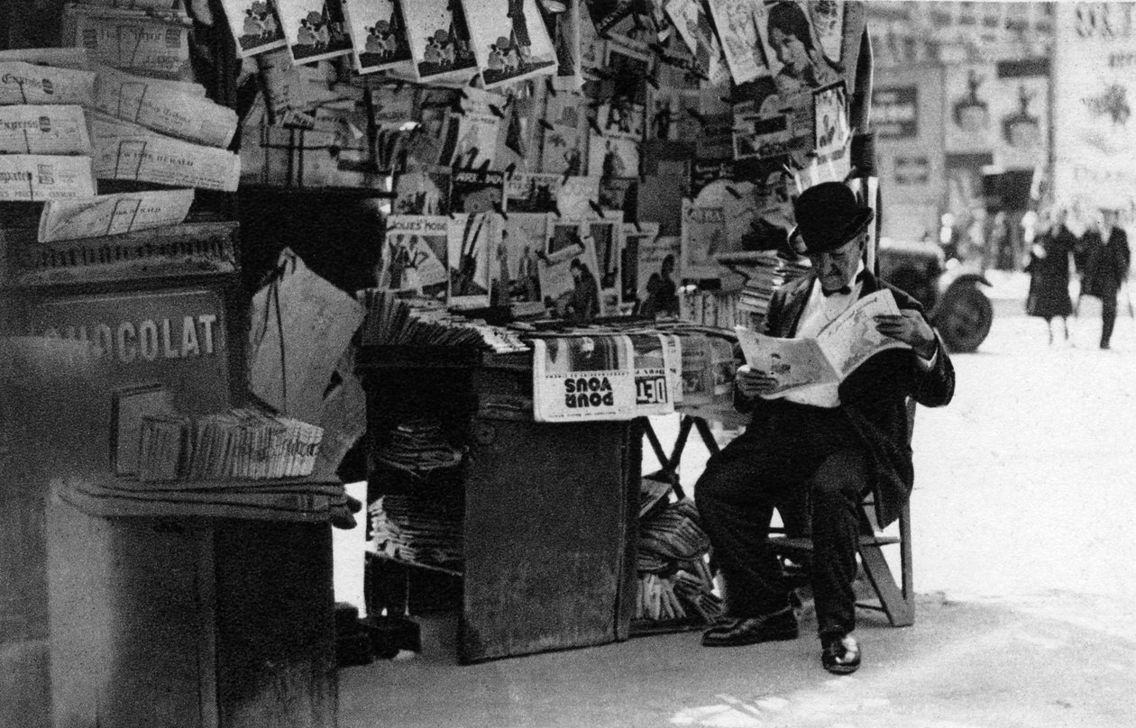Krantenkiosk, Parijs, 1931 door Ernest Flammarion