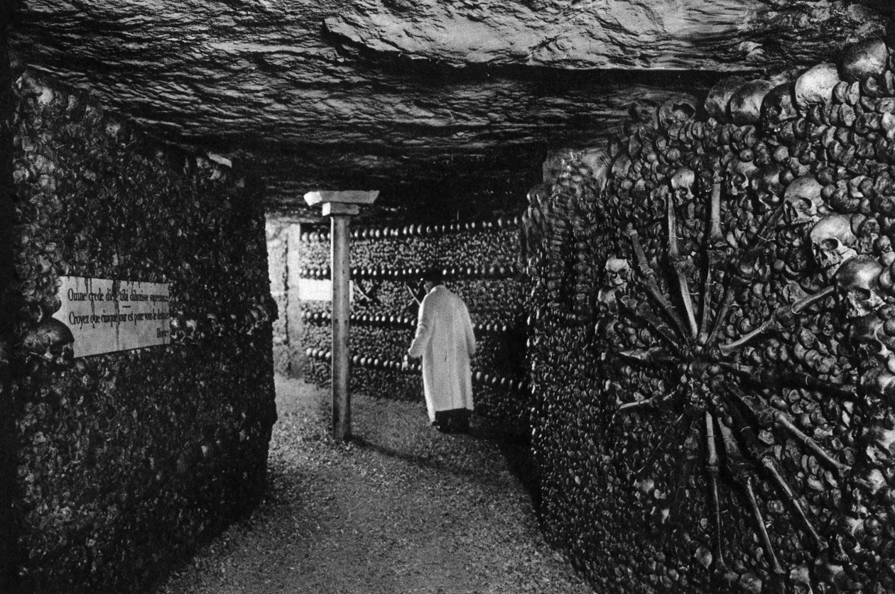 De catacomben, Parijs, 1931 door Ernest Flammarion