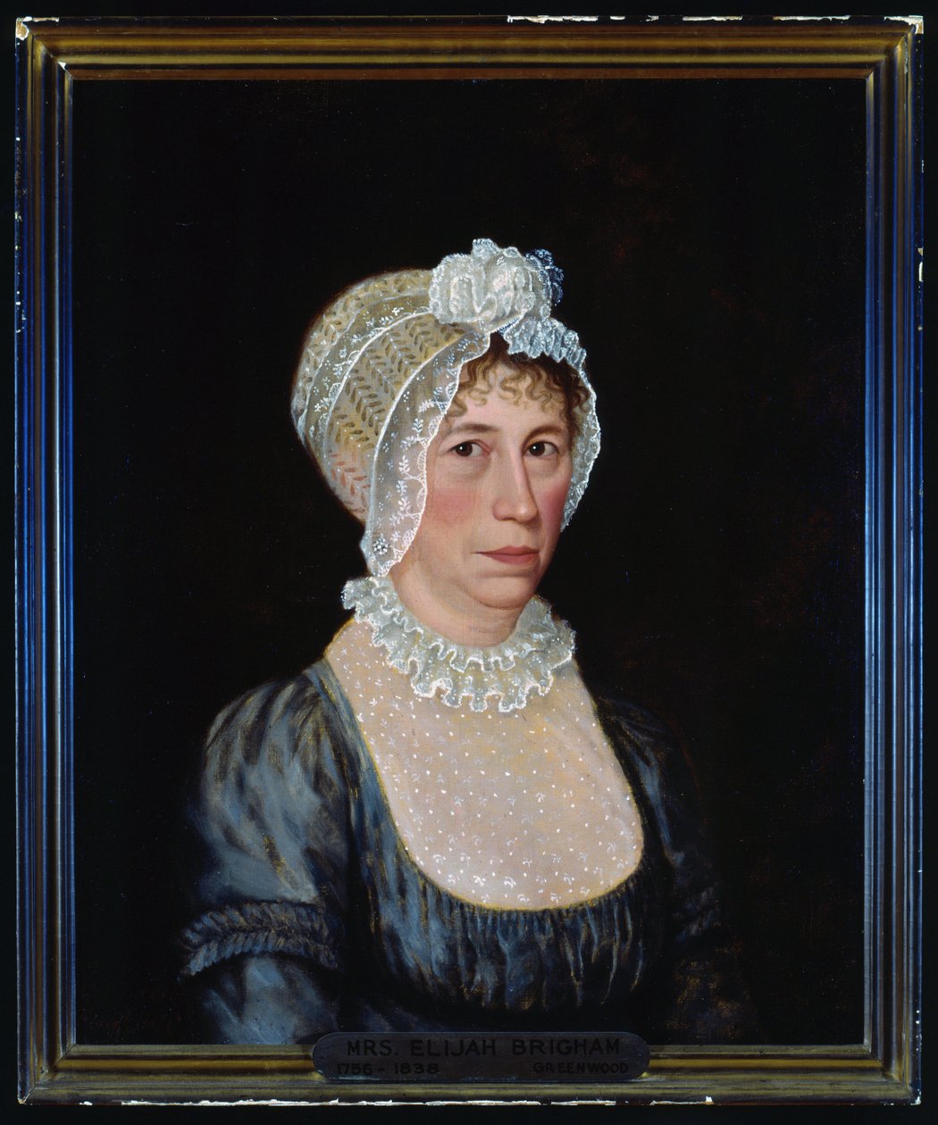 Halflang portret van Sarah Ward Brigham met een laag uitgesneden jurk met kanten details en een kanten muts door Ethan Allen Greenwood