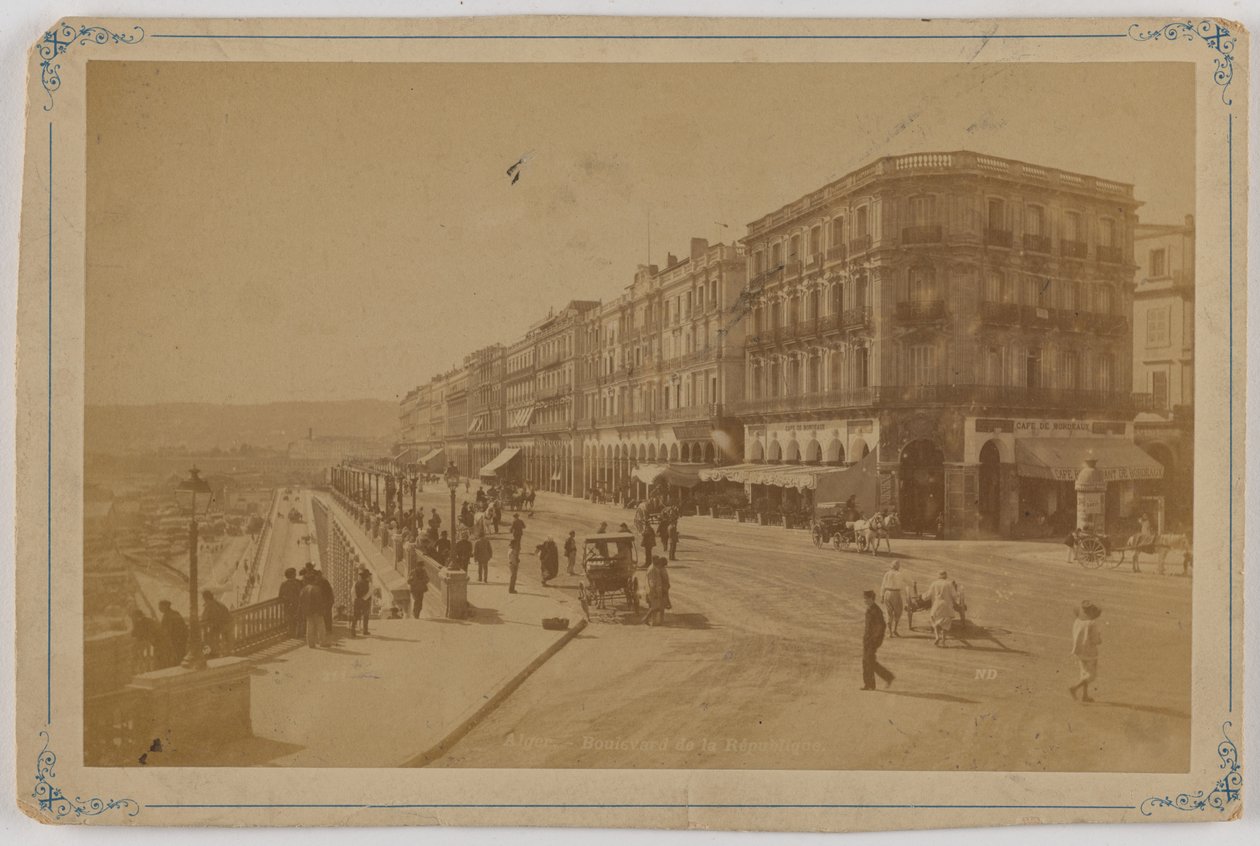 Algiers - Boulevard de la Republique door Etienne Neurdein