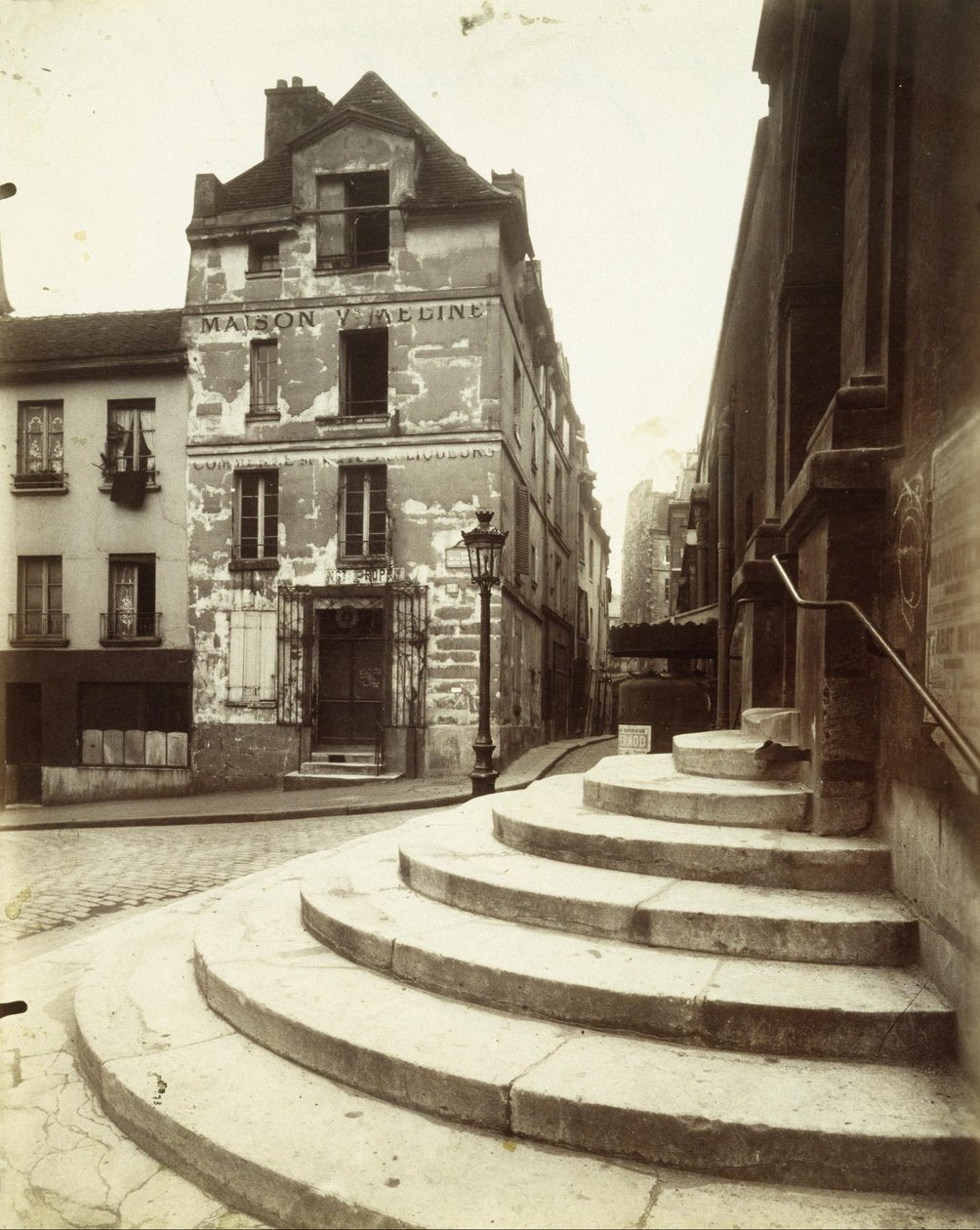 Rue de la Montagne-Sainte-Geneviève door Eugène Atget