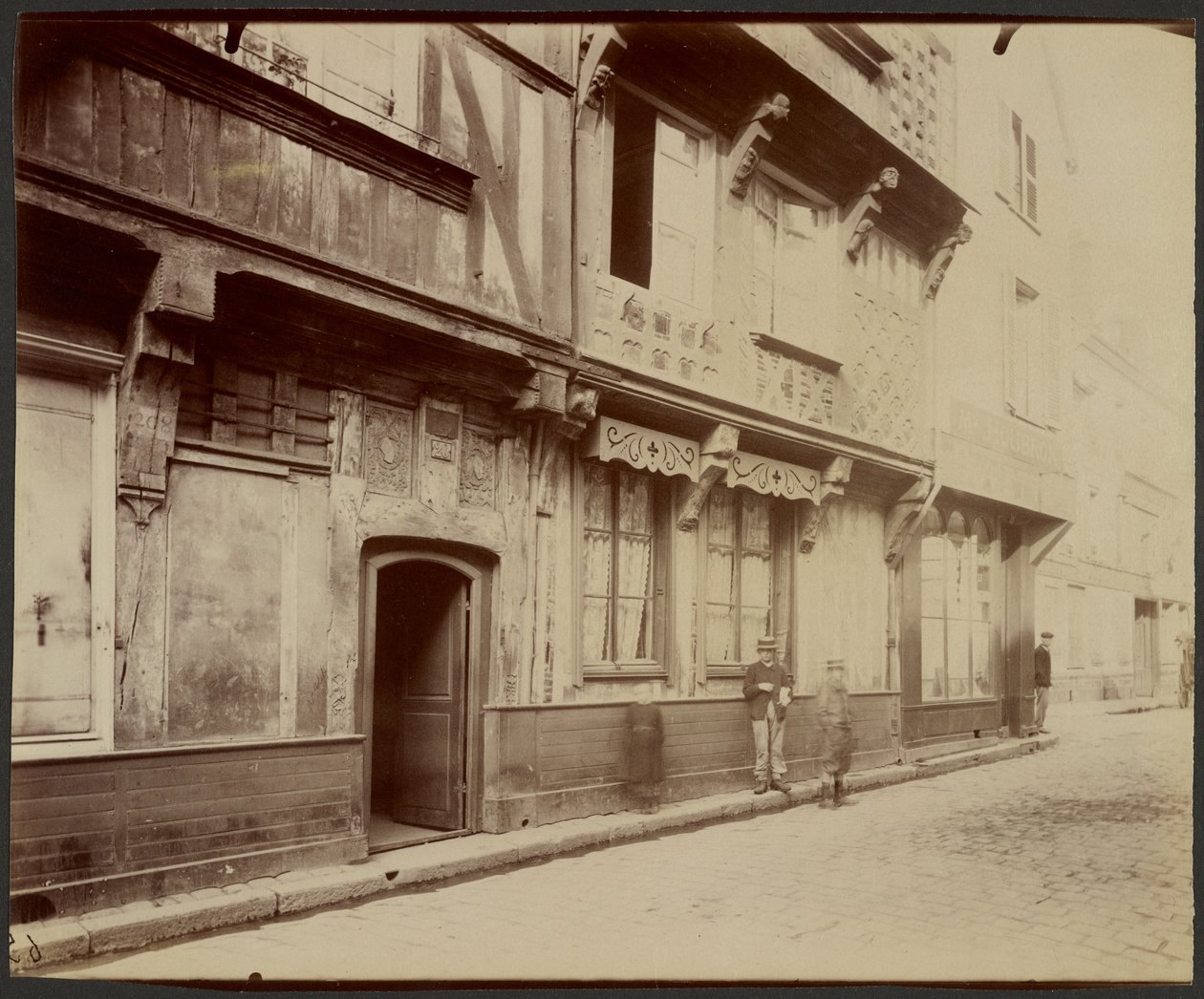 Beauvais, Huis Rue de la Manufacture door Eugène Atget