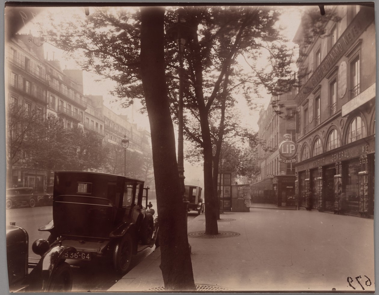 Boulevard de Bonne-Nouvelle door Eugène Atget