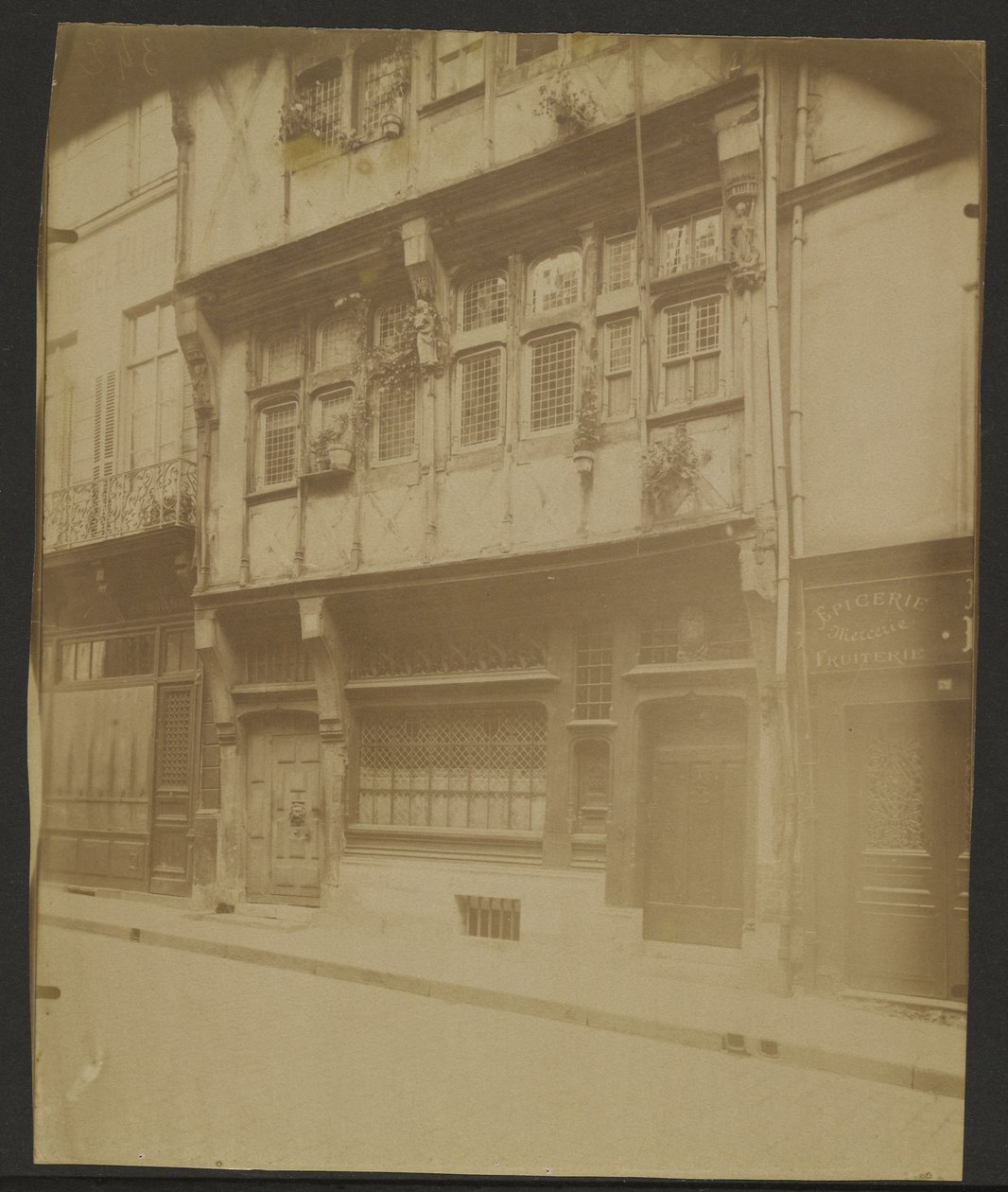 Rouen, Maison Rue Saint-Romain, 74 door Eugène Atget