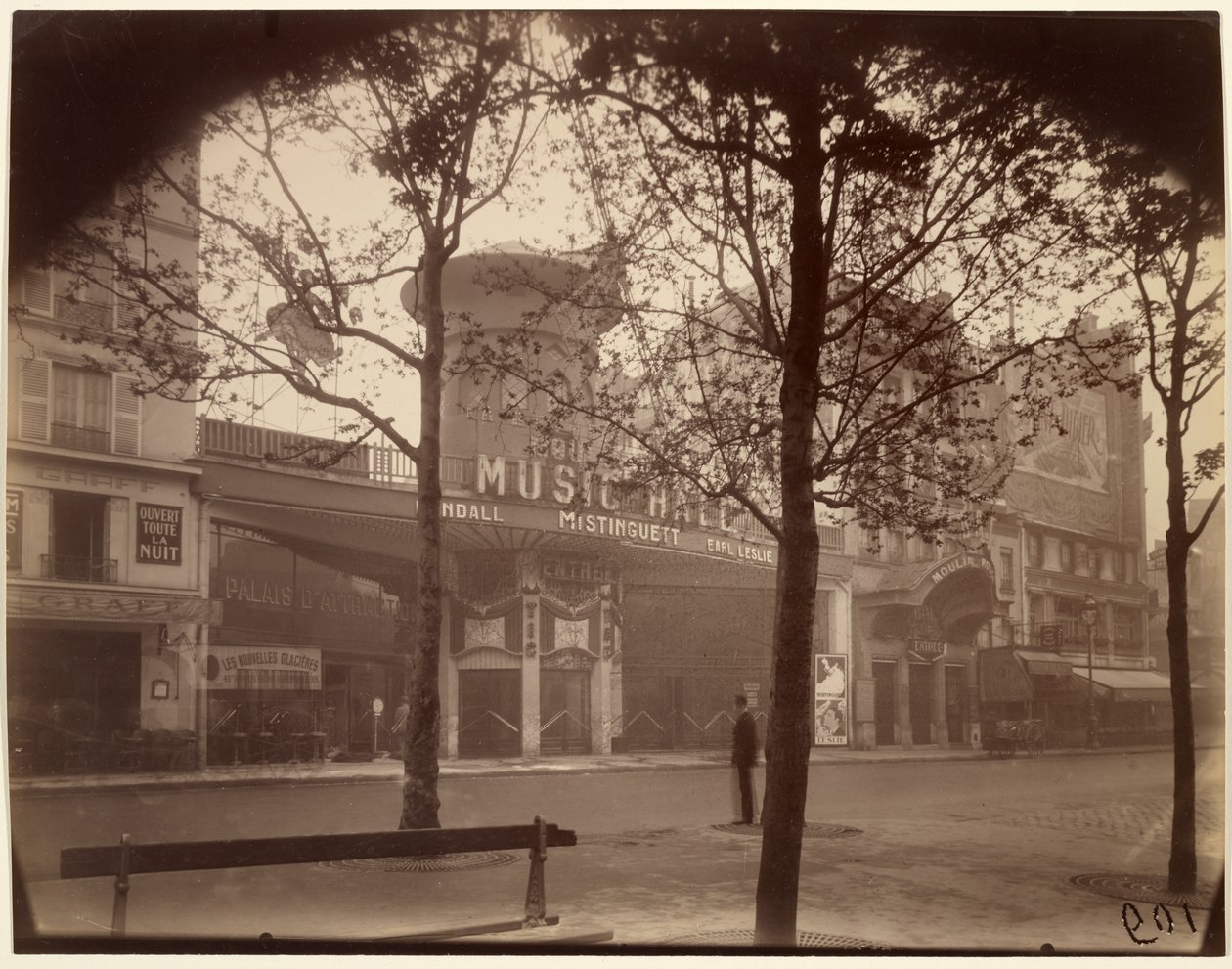 De Moulin Rouge door Eugène Atget