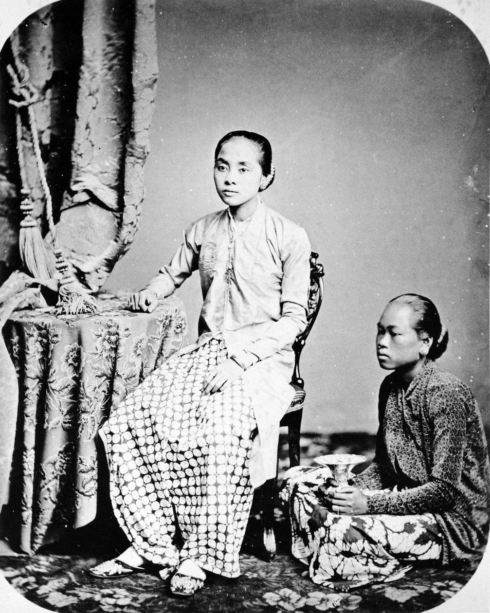 Rhaden Salehs vrouw, Java, ca. 1872 door European Photographer