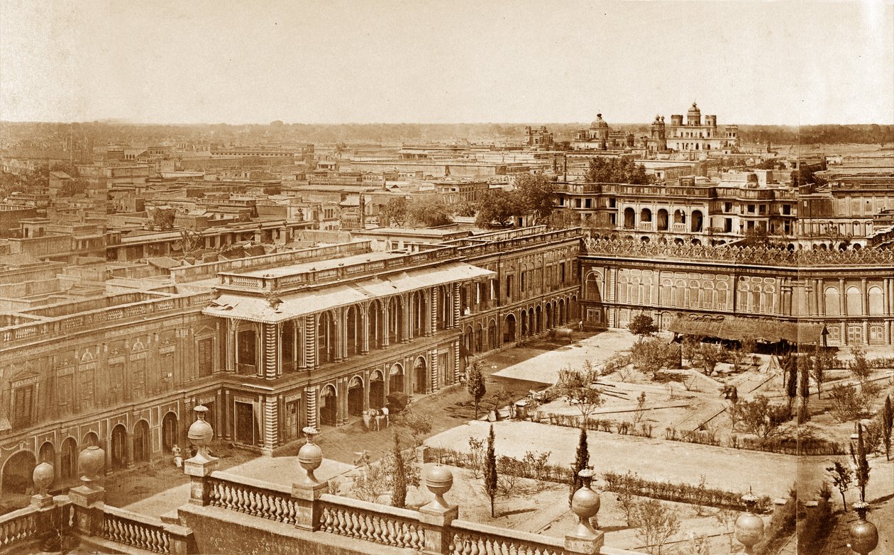 Panoramisch uitzicht op de binnenplaatsen van de Residentie, Lucknow door Felice Beato