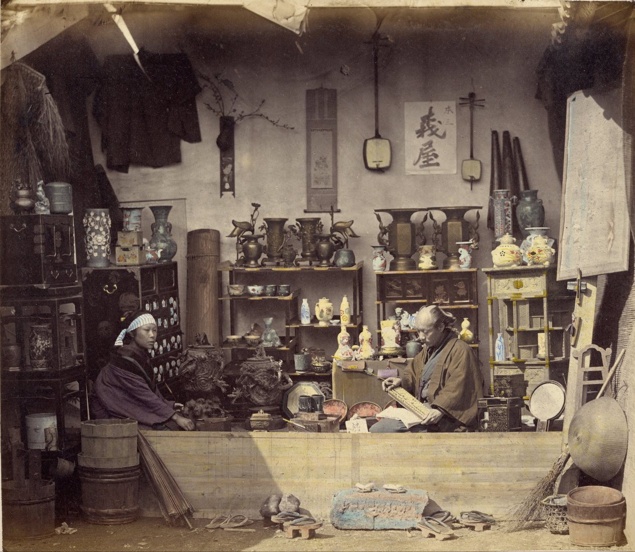 Curio Winkel door Felice Beato