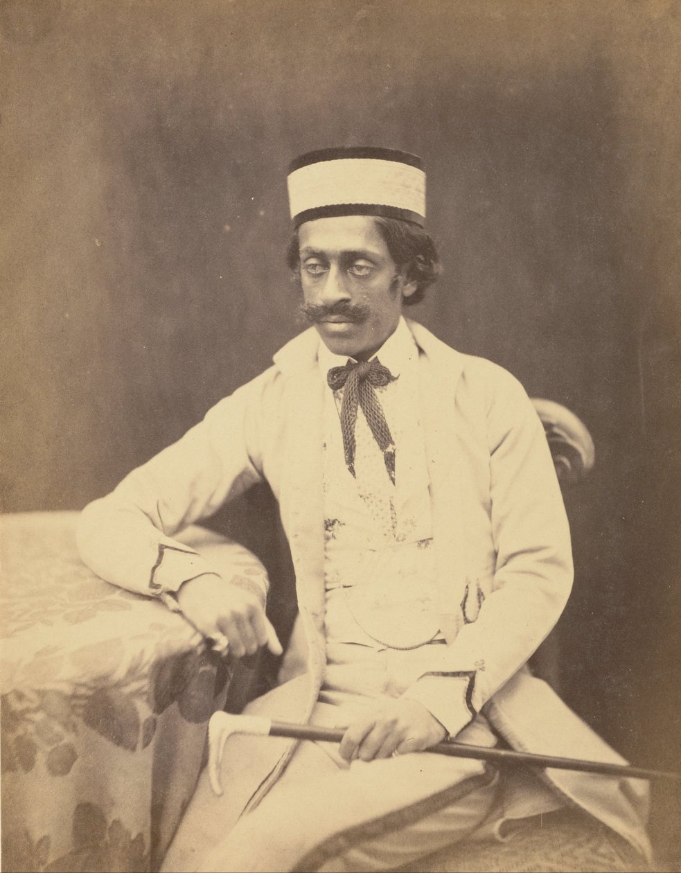 [Fyud-ud-Daulah van de Koninklijke familie Budh]. door Felice Beato