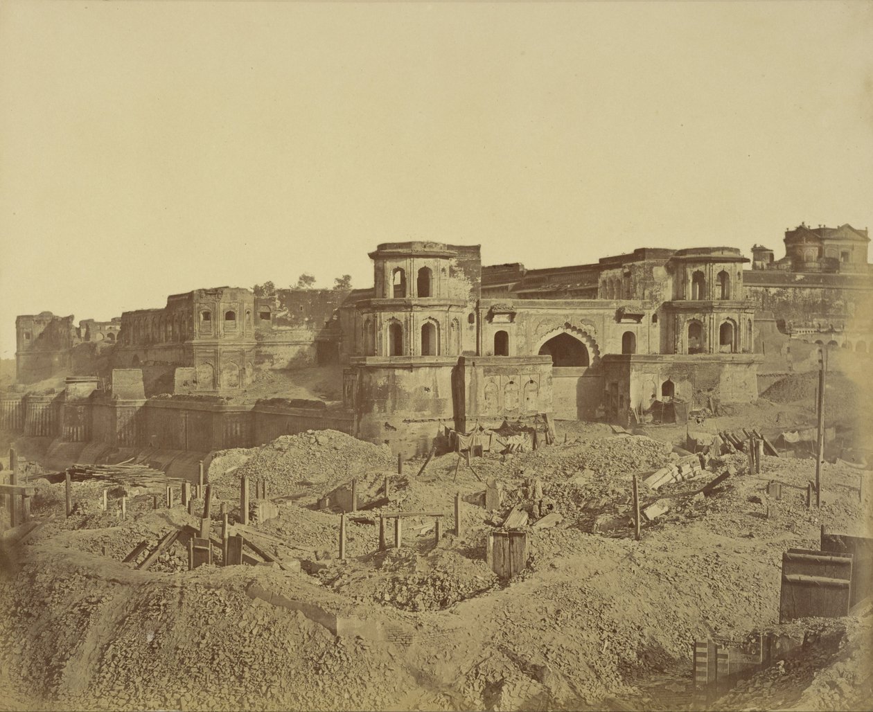 Macchi Bhawan door Felice Beato