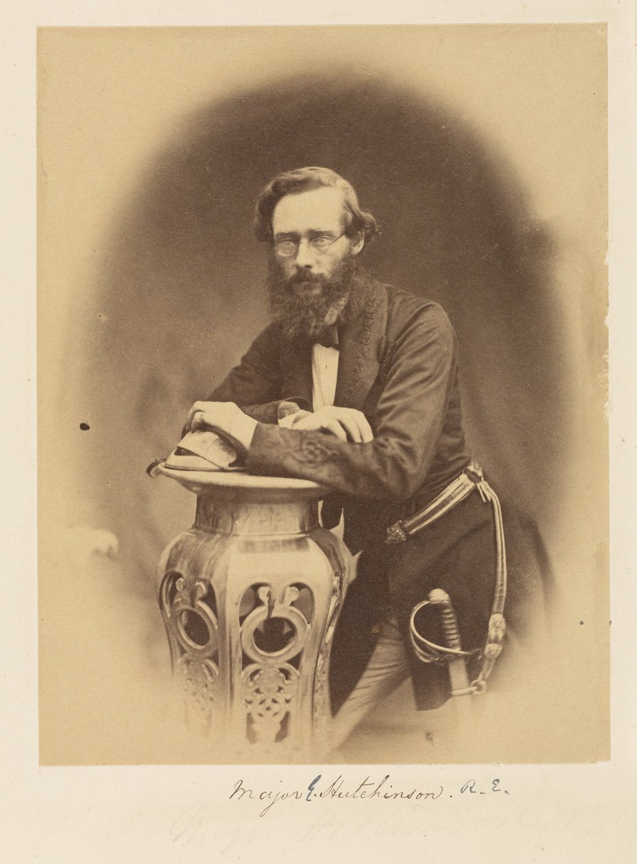 Majoor E. Hutchinson, R.E. door Felice Beato