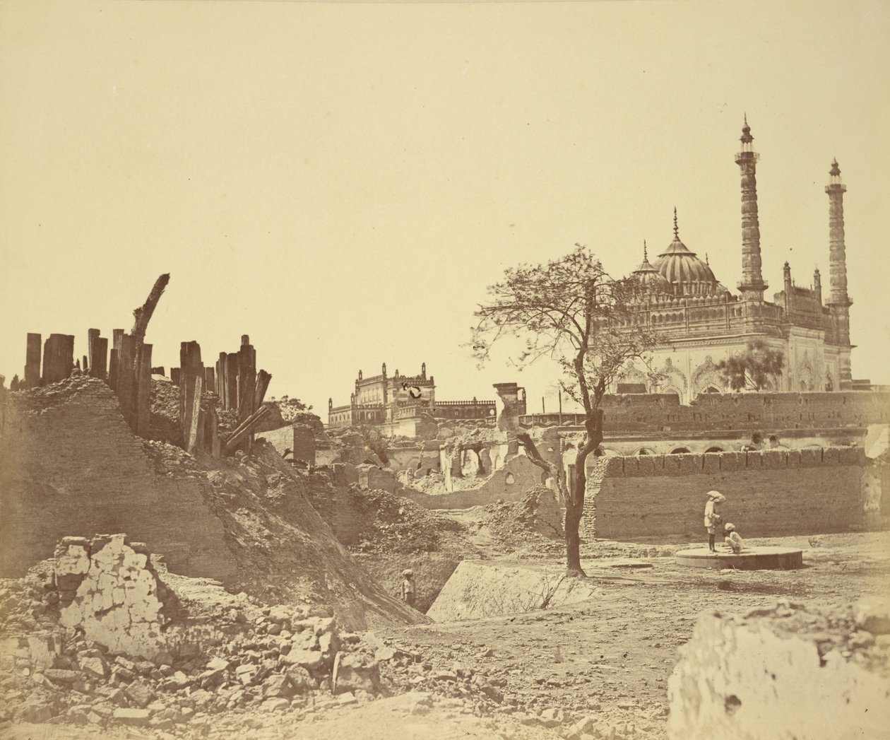 [Ruïnes van een Sepoy Batterij]. door Felice Beato
