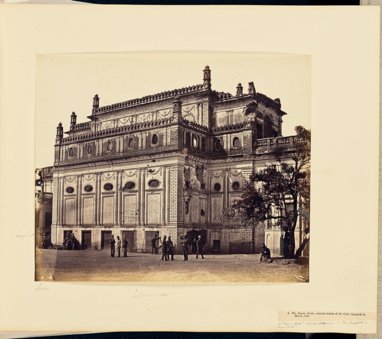[De Begum Kotie]. door Felice Beato