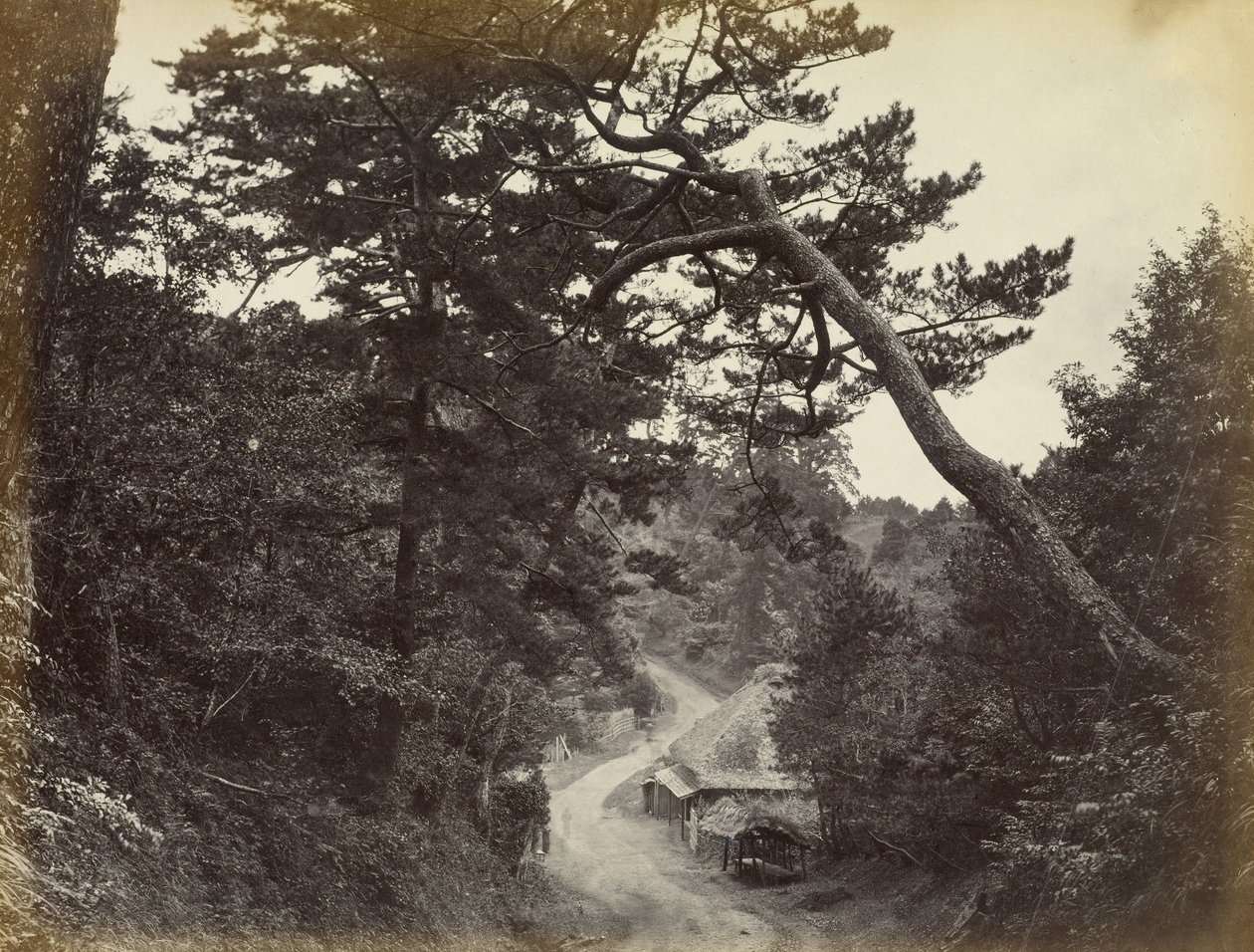 Uitzicht op de Tokaido Road door Felice Beato