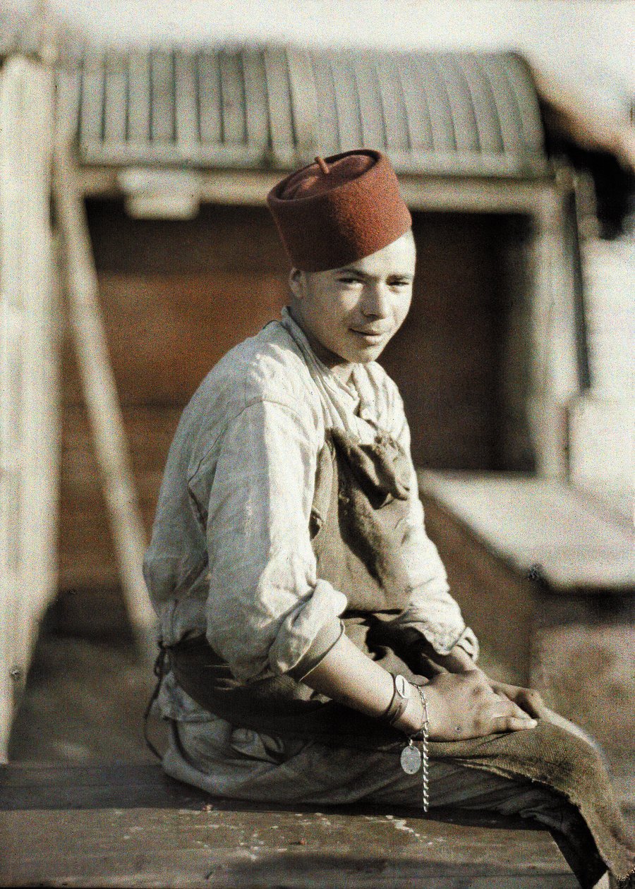 Algerijnse arbeider na de terugtocht van de Duitsers, Noyon, Oise, Frankrijk, 1917 door Fernand Cuville