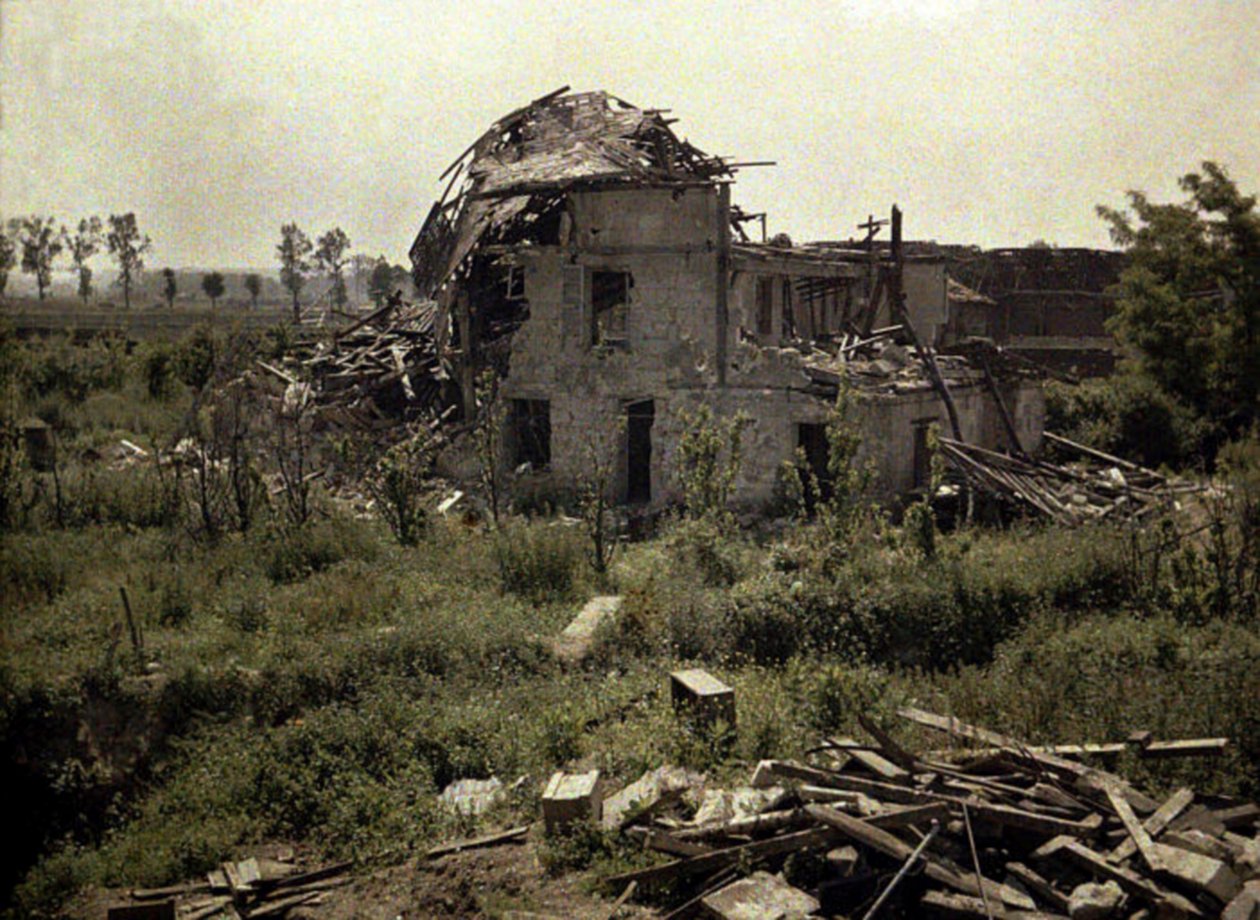 De Boevre boerderij in puin, Soissons, Aisne, Frankrijk, 1917 door Fernand Cuville