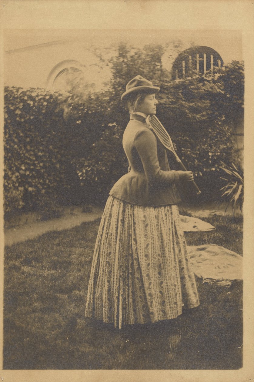 Vrouw met racket, in een tuin door Fernand Khnopff