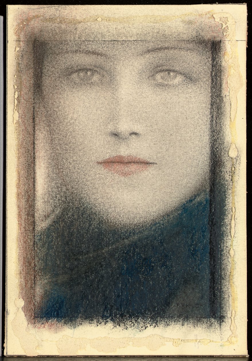 Hoofd van een vrouw, ca. 1910 door Fernand Khnopff